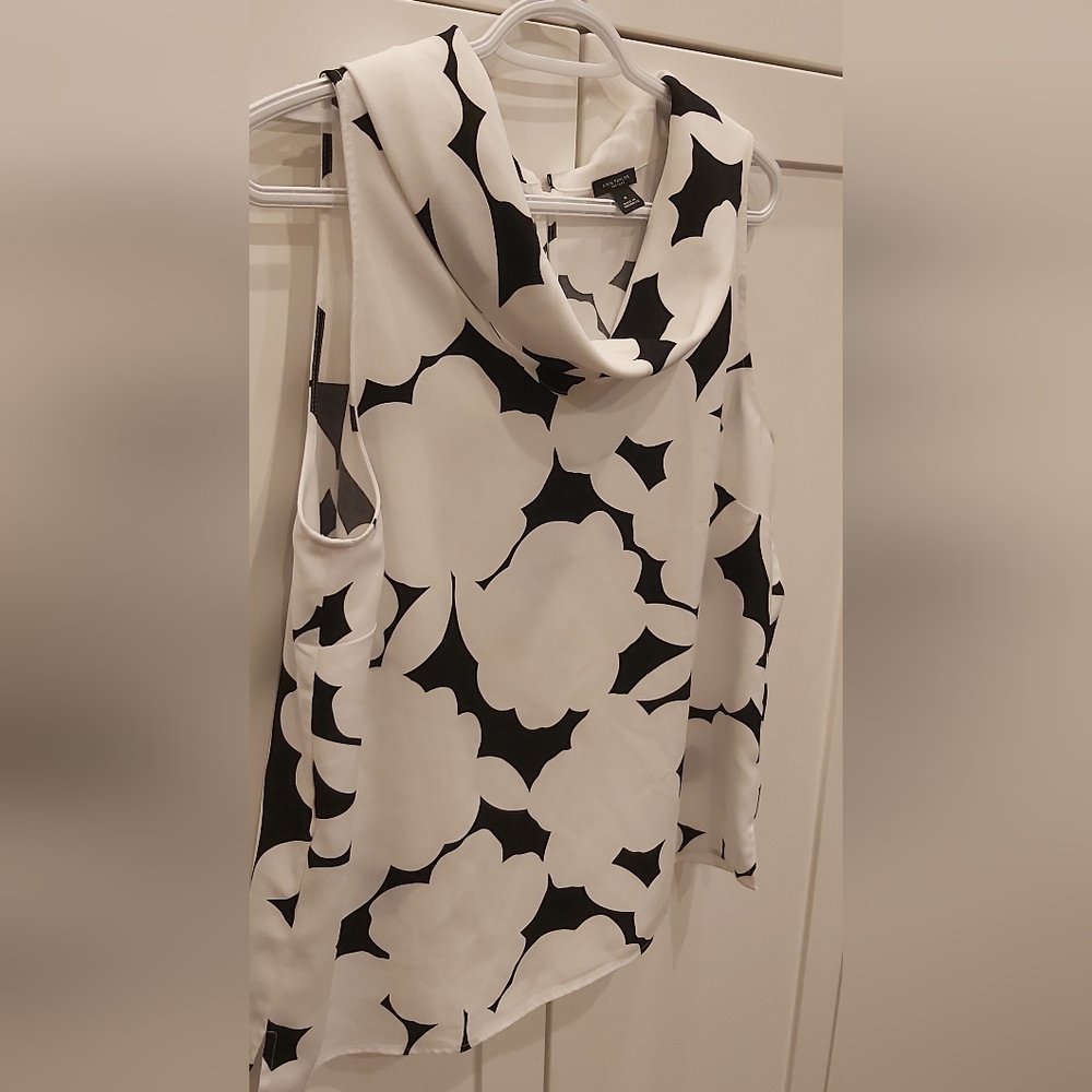 Ann Taylor sleeveless floral top
